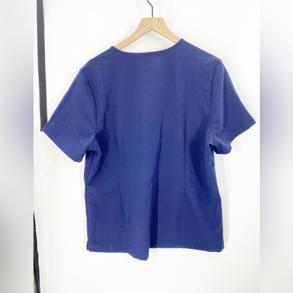 Figs Technical Collection Navy 2 Pocket Top Sz XL - Picture 8 of 8